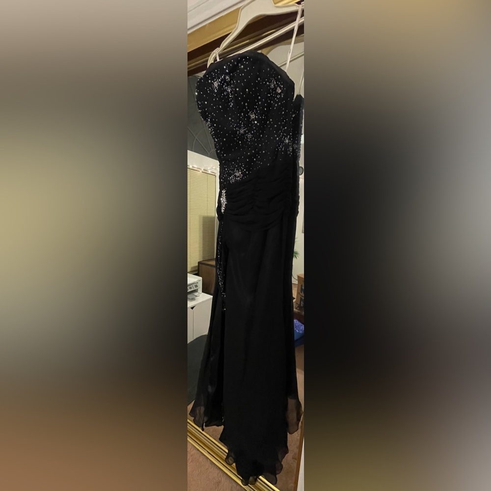Tiffany designs black prom dress!